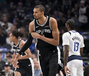 弗拉格空砍32分文班亚马29+11 独行侠不敌马刺