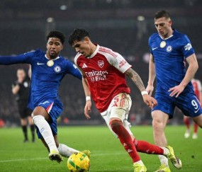 足坛一夜动态:AC米兰22轮不败,阿森纳双杀切尔西,巴萨冲4冠王