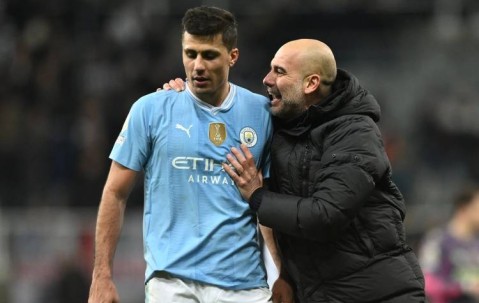 皇马球迷造谣罗德里抢了维尼休斯金球奖，不受伤连足球先生也没有