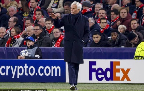 菜鸡互啄本菲卡送阿贾克斯全败 穆帅拿下首胜再放厥词