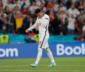 从1.3亿到2000万!25岁大英帝星身价断崖式下滑,曼联巨额投资恐打水漂