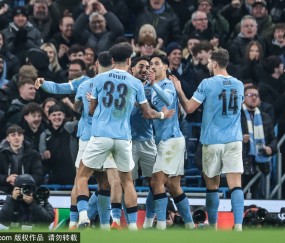 组图：联赛杯曼城顺利晋级 众将开心庆祝