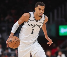 文班亚马26+12瓦塞尔18+7 约翰逊17+11马刺大胜老鹰