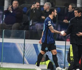 国际米兰主场0-1不敌利物浦,齐沃首发计划被意外换人打乱,晋级形势严峻