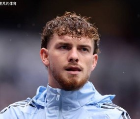 22岁希望之星被雪藏：两个月零出战自信尽失，回利物浦成唯一选项