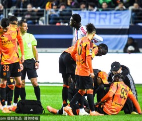 皇马战瓦伦西亚首发出炉!姆巴佩维尼领衔,阿隆索或祭出四中场阵型