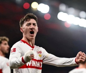 决裂!曼联计划明夏清洗队长B费,4500万敲定德甲24岁中场新星