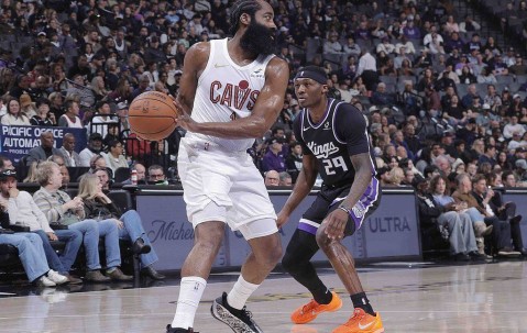 哈登首秀下半场7中6+2关键三分 读秒时刻4分+1防守篮板