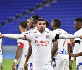 巴塞尔主场强势,维拉欧冠黑马,两队争夺小组前二。