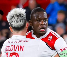 3-1!戈洛温在法甲整活儿!两分钟两次助攻,因向裁判鼓掌被罚下