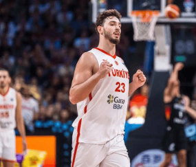 欧冠淘汰赛前，轮换深度正在拉开开云差距