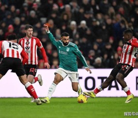 利物浦1-0掀翻魔鬼主场！范戴克创纪录绝杀，右后卫魔咒仍存在！