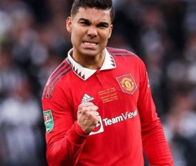 再见，曼联！欧冠三连冠巨星含泪离队，主动降薪展现职业典范