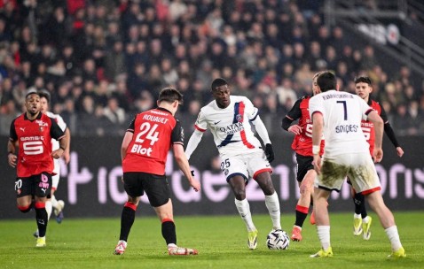 法甲争冠激战正酣：雷恩主场逆袭终结巴黎圣日耳曼七连胜，积分榜形势骤变