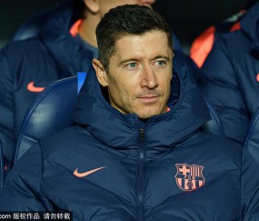 夏窗自由身最佳阵：莱万DV9领衔 利物浦曼联曼城组装