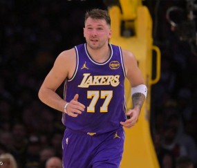 湖人被马刺残阵打到七寸 老詹重掌球权拖累里夫斯?