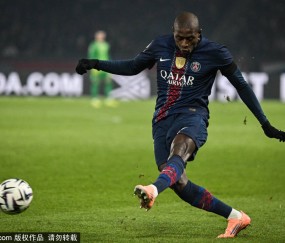 欧冠小组赛：梅西与哈兰德的巅峰对决，谁将成为赛季的传奇？