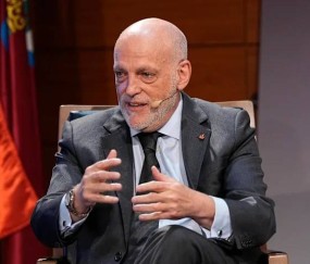 毕巴飞翼续约引爆足坛，西甲主席直言巴萨财政老问题吓退强援