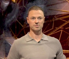 曼联官宣名宿离队,揭秘半年就辞职原因!曝拜仁5000万争红魔新帝星