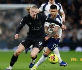 英超24轮悲喜夜！曼联重返前四，曼城维拉齐丢分，争冠格局再洗牌