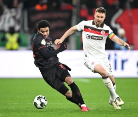 随着圣保利0-3，德国杯四强率先诞生一席：德甲第6昂首晋级