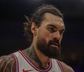 赛季报销!火箭中锋亚当斯接受左脚踝手术