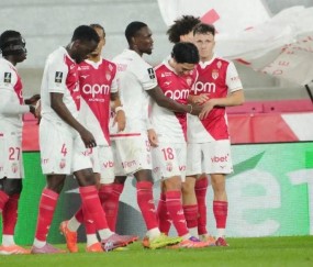 西甲逆转！反超皇马+登上榜首，欧冠冠军爆冷！日本国脚破门制胜