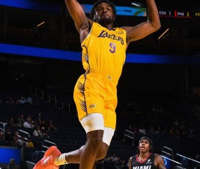 NBA夏季联赛：布朗尼10分湖人胜热火 勇士惜败马刺