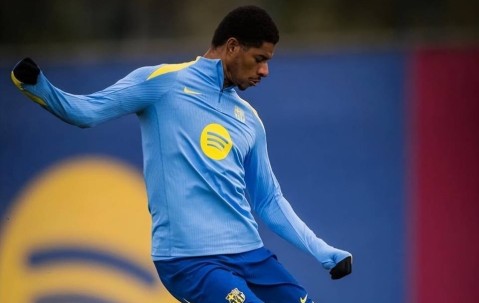 9球9助攻！拉什福德半程最佳引援，曼联太子为啥在巴萨打不上首发了