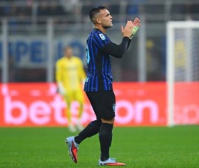 登顶意甲第一！劳塔罗领跑射手榜，国米4-0科莫三连胜宣战利物浦