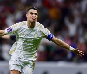 这是专家?国际足联评委投票:C罗不仅在前锋第八!且超梅西!