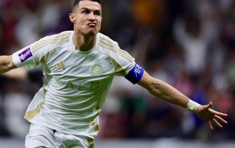 这是专家？国际足联评委投票：C罗不仅在前锋第八！且超梅西！