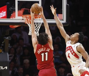 哈克斯21分巴恩斯27+8 热火不敌猛龙3连败