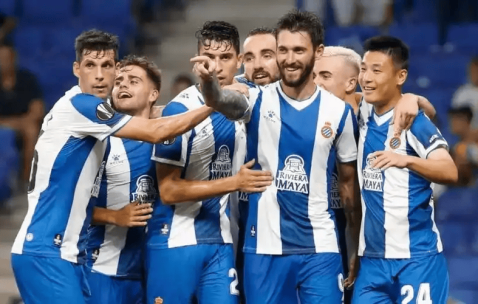 西甲焦点战：皇家社会主场迎战领头羊巴萨