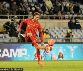 朗斯前锋托万荣膺UNFP法甲11月最佳球员:背后隐藏的努力与战术解析