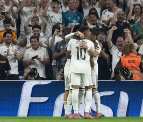 维尼修斯双响,皇马3-1登顶西甲。