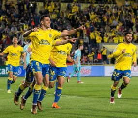 罗马主场迎战帕尔马,攻防稳健,帕尔马客场韧性突出,悬念十足。