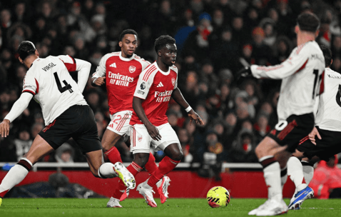 英超-布拉德利吊射中框+伤退 阿森纳0-0利物浦6分领跑