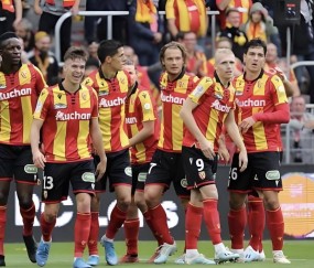 1-1，1-2，2-0欧洲狂欢一夜！阿森纳多打1人竟翻车！朗斯登顶法甲