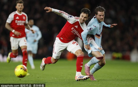 英超-梅里诺传射萨卡破门 赖斯伤退阿森纳2-0小蜜蜂5分领跑