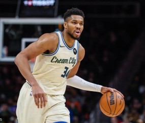 曝勇士过去十年一直想要字母哥 现在可能是他们唯一的机会