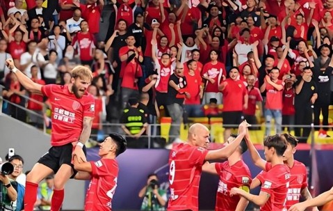 成都蓉城刚官宣徐正源下课，他就决定去法甲执教，同时点名邀请韦世豪转会加盟