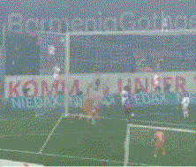 3-1，格里马尔多任意球双响，9人德甲第12掀翻德甲第2，滕哈赫前东家赛季首胜