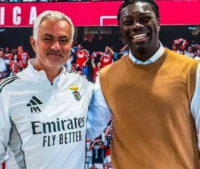 穆里尼奥将迎来两场决定性较量，狂人依然自信满满，本赛季冠军希望巨大