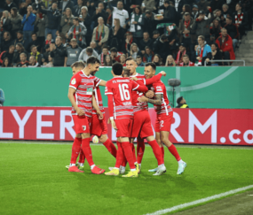 足坛悲喜一夜！拜仁1-2爆大冷18轮不败终结，皇马2-0反超巴萨，多特蒙德3-0大胜