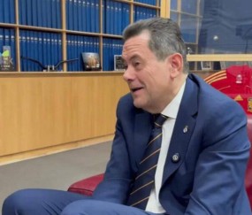 C罗更强?梅西被高估?龙赛罗的言论反映了C罗的一大悲哀