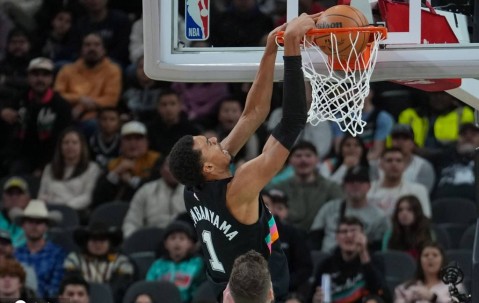 文班亚马空砍26+14阿伦27+10 马刺负骑士