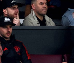 曼联考虑2000万清洗芒特！伤病太多25万周薪太高，换帅后又沦为铁打替补