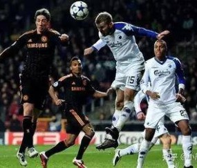 陶瓷球场生死判罚!比利亚雷亚尔死磕哥本哈根,出线权终极博弈