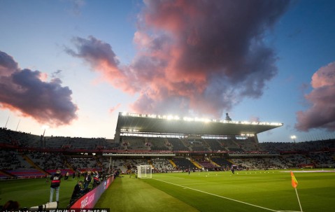 切尔西迎战巴萨：斯坦福桥上演巅峰对决